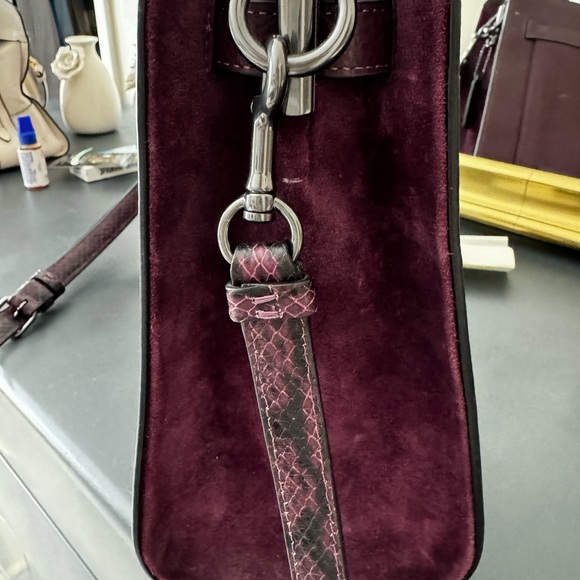 Beautiful Coach Plum Crossbody bag with snake print accents - Picture 4 of 8
